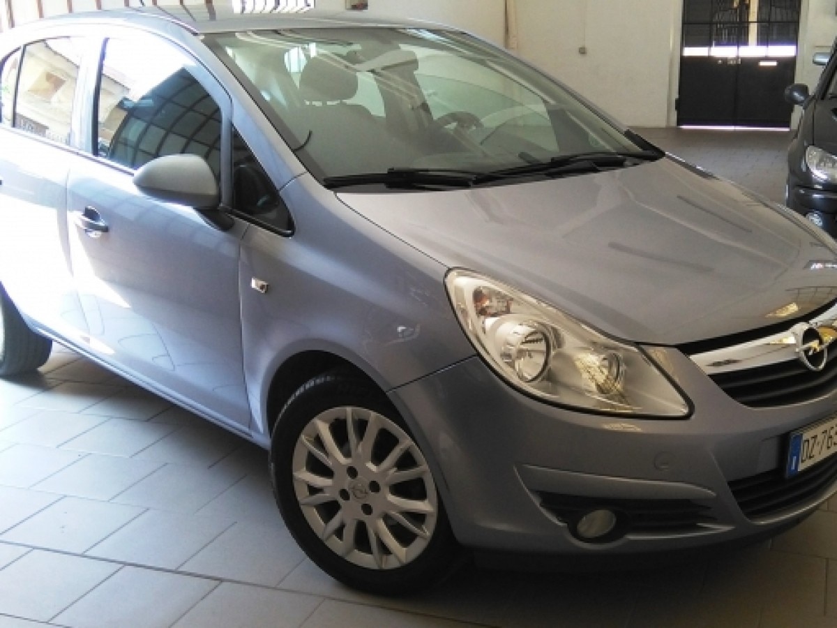 Opel Corsa Corsa 1.2 5 porte Club Usata prezzo e caratteristiche