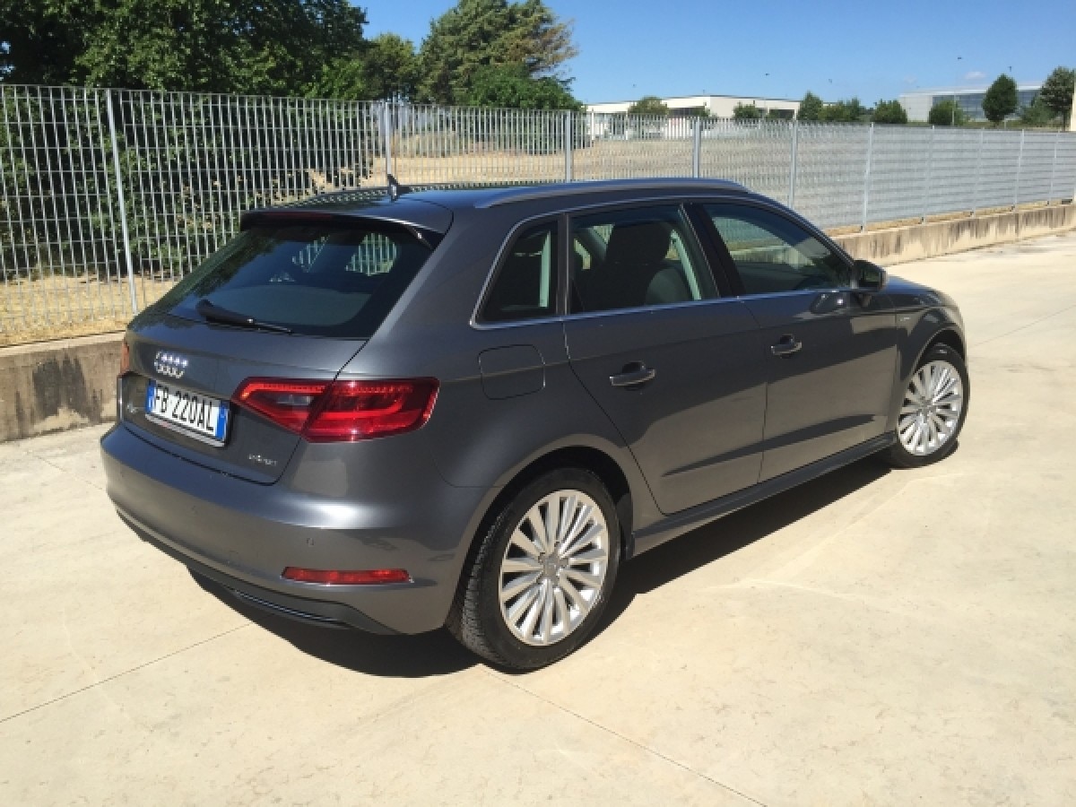 AUDI A3 SPB 1.4 TFSI etron S tronic Ambition Auto Usate